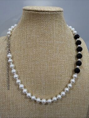 Two-Tone Pearl Necklace with Black Accent Beads